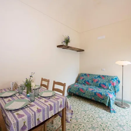 Casa Claudia Apartment *